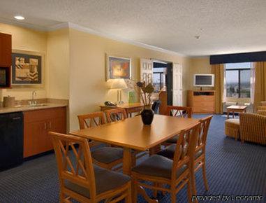 Hotel Airport By Ihg 3*